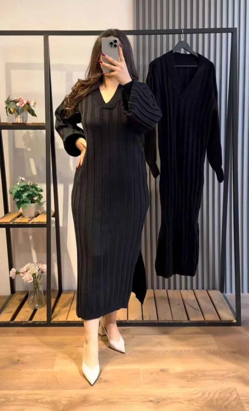 Robe Longue en Maille Côtelée – Col V &amp; Manches Bouffantes