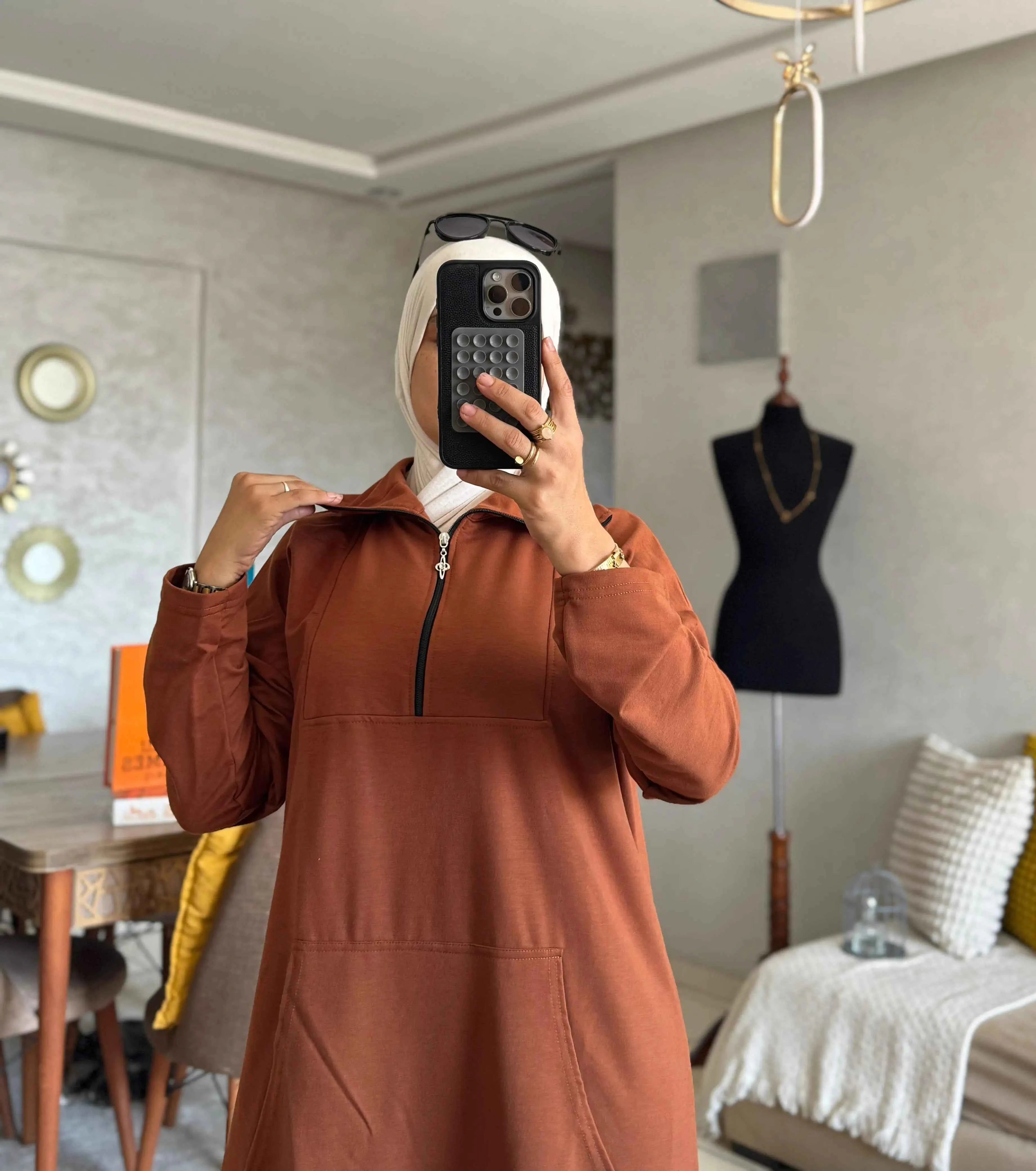 كسوة أنيقة بسنسلة وجيب - عملية ومريحة لكل يوم