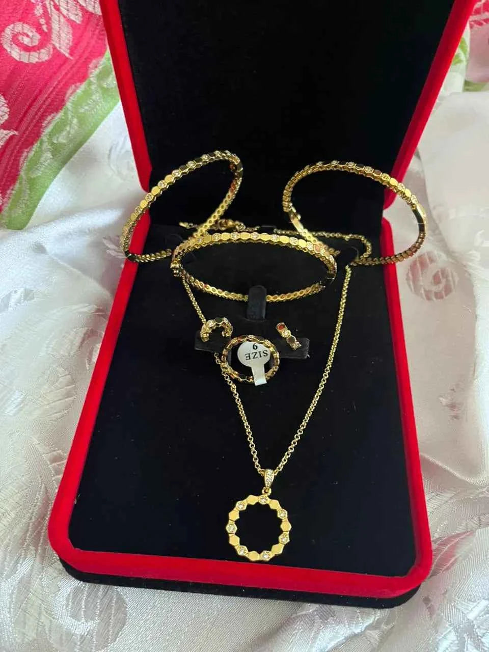 Parure Traditionnelle "Chahda" (Nid d'Abeille)