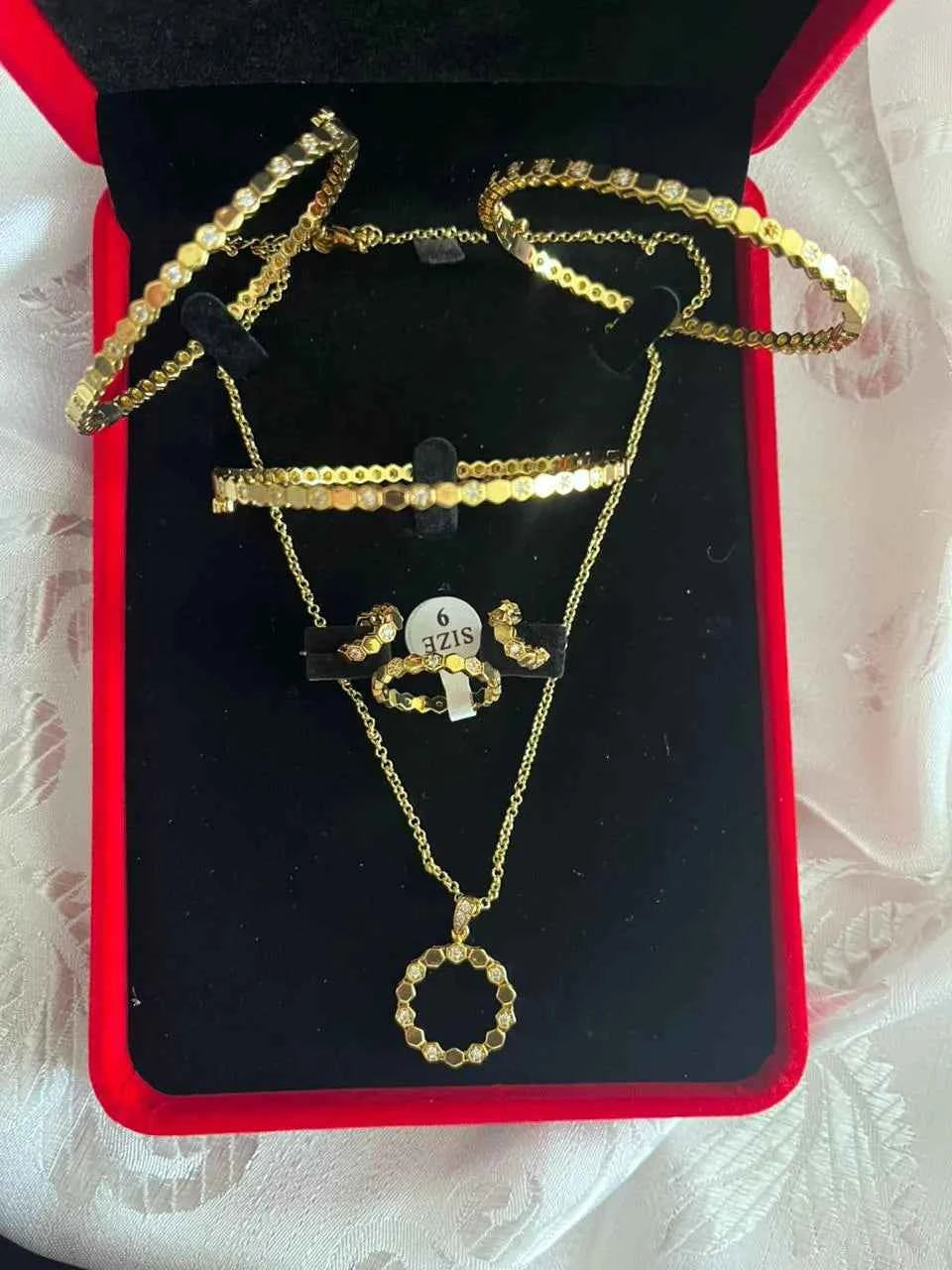 Parure Traditionnelle "Chahda" (Nid d'Abeille)