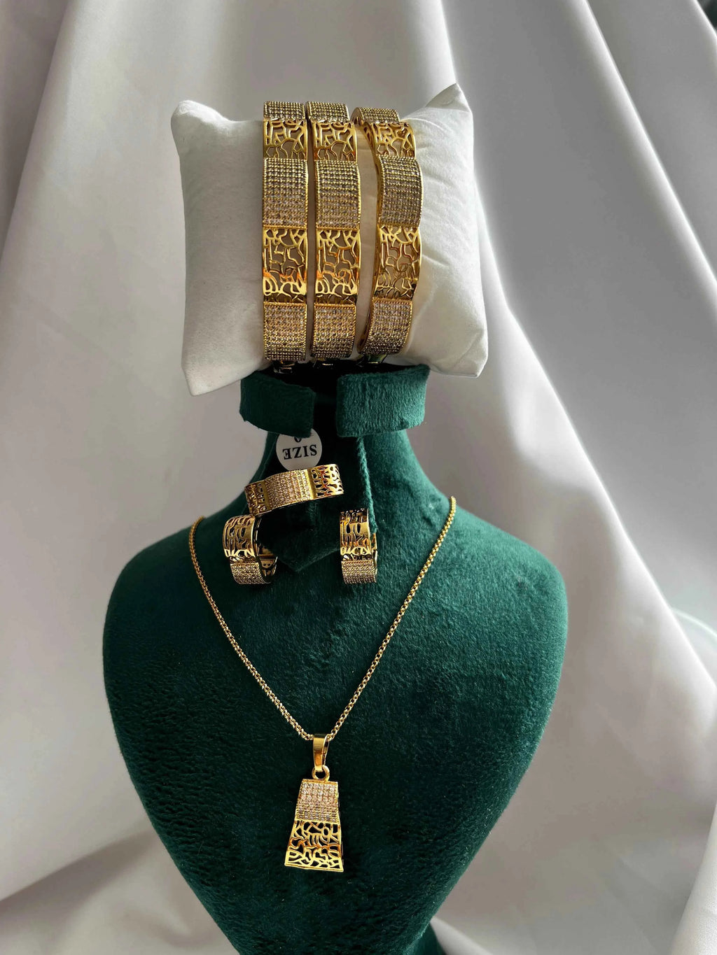 Parure Traditionnelle "Pyramides"
