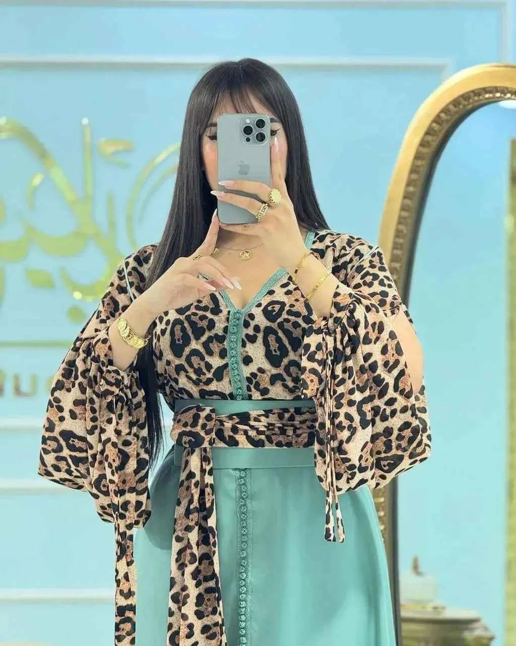 قفطان المنمر الأنيق - بأكمام واسعة وثوب كريب روزا الفاخر