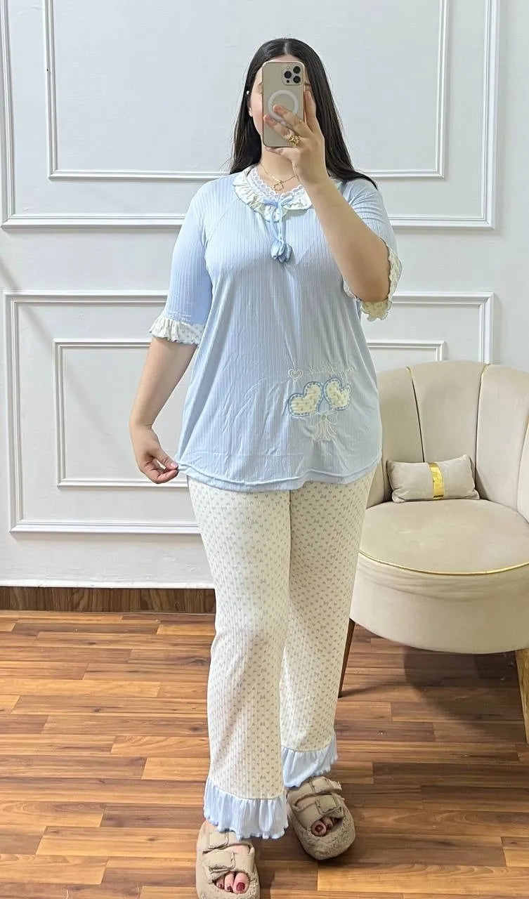 Pyjama Deux Pièces Manches Courtes – Tissu Doux &amp; Détails Volantés